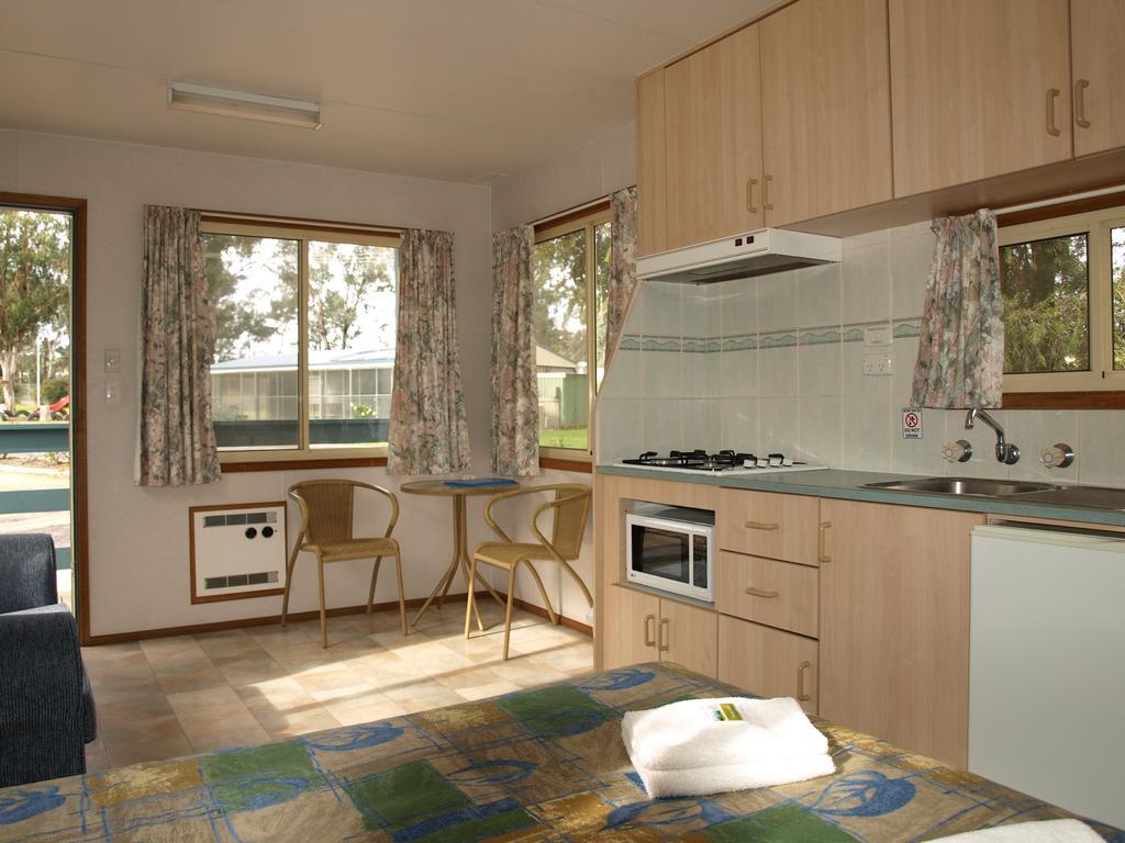 Cowra Holiday Park Номер фото