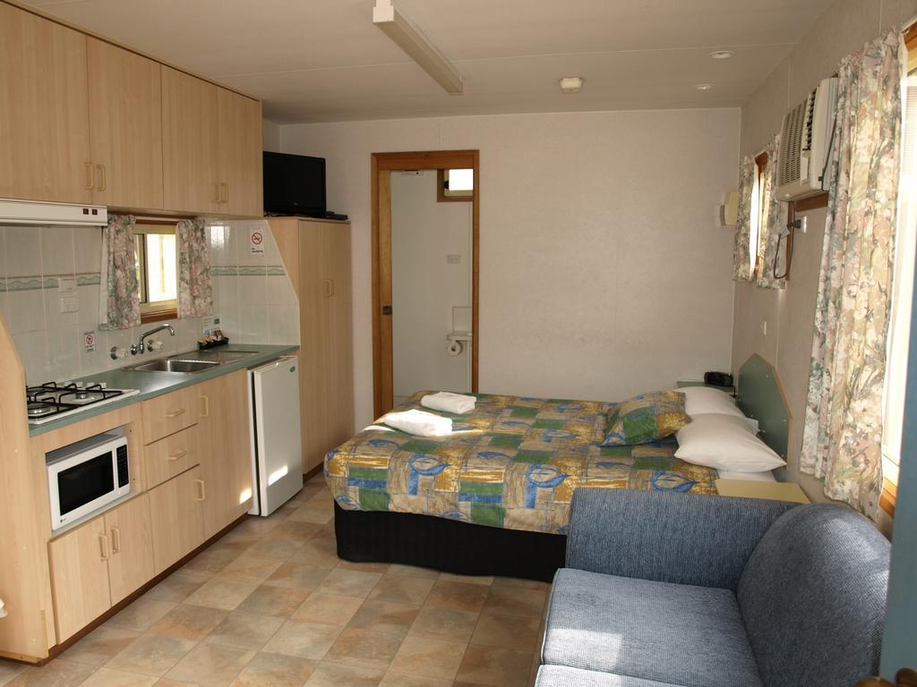 Cowra Holiday Park Номер фото