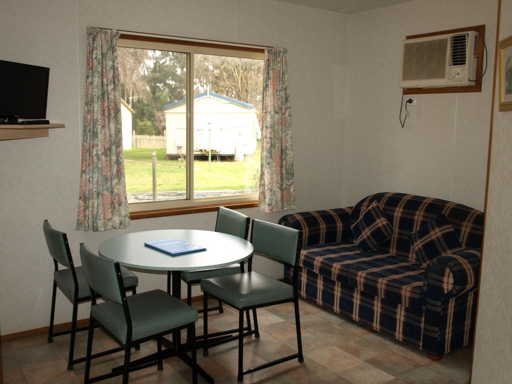 Cowra Holiday Park Номер фото