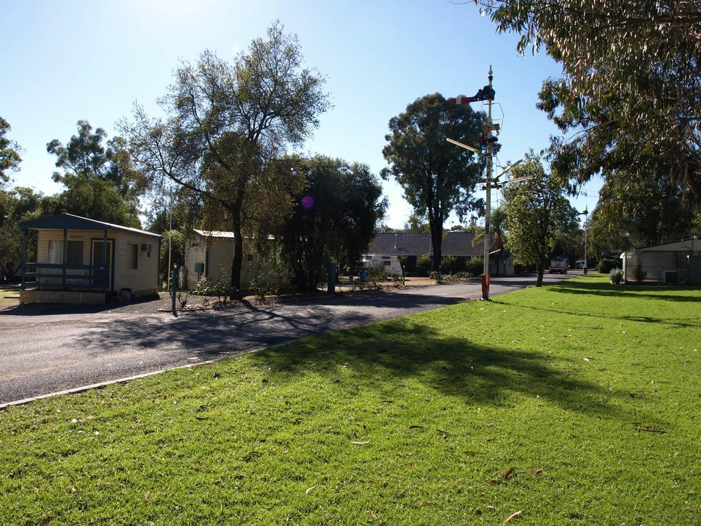 Cowra Holiday Park Экстерьер фото